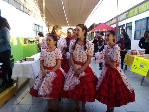 Delegación del Colegio Santa Teresa se presenta en el Quinto encuentro folclórico escolar en la ciudad de Arica image 2