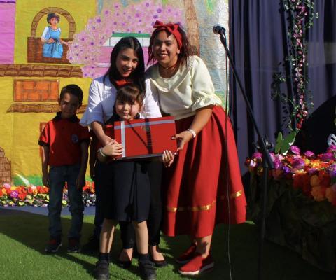 Ceremonia Entrega de Libros de Experiencias Pre-Kinder a 2º Básico image 13