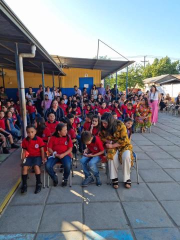 Ceremonia Entrega de Libros de Experiencias Pre-Kinder a 2º Básico image 3