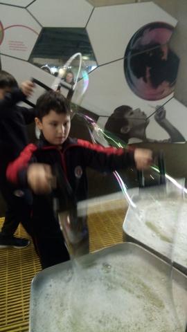 Alumnos de 4° y 5° visitaron el Museo Interactivo Mirador (MIM) image 10
